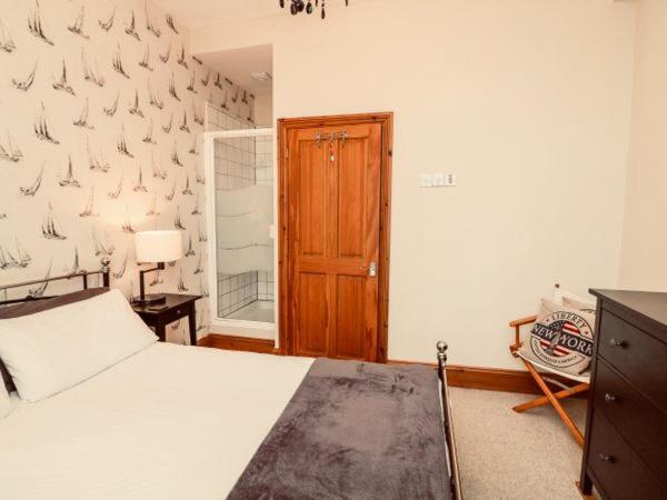 Durnford St- Amazing Location - Free Wifi Apartment Плимът Екстериор снимка